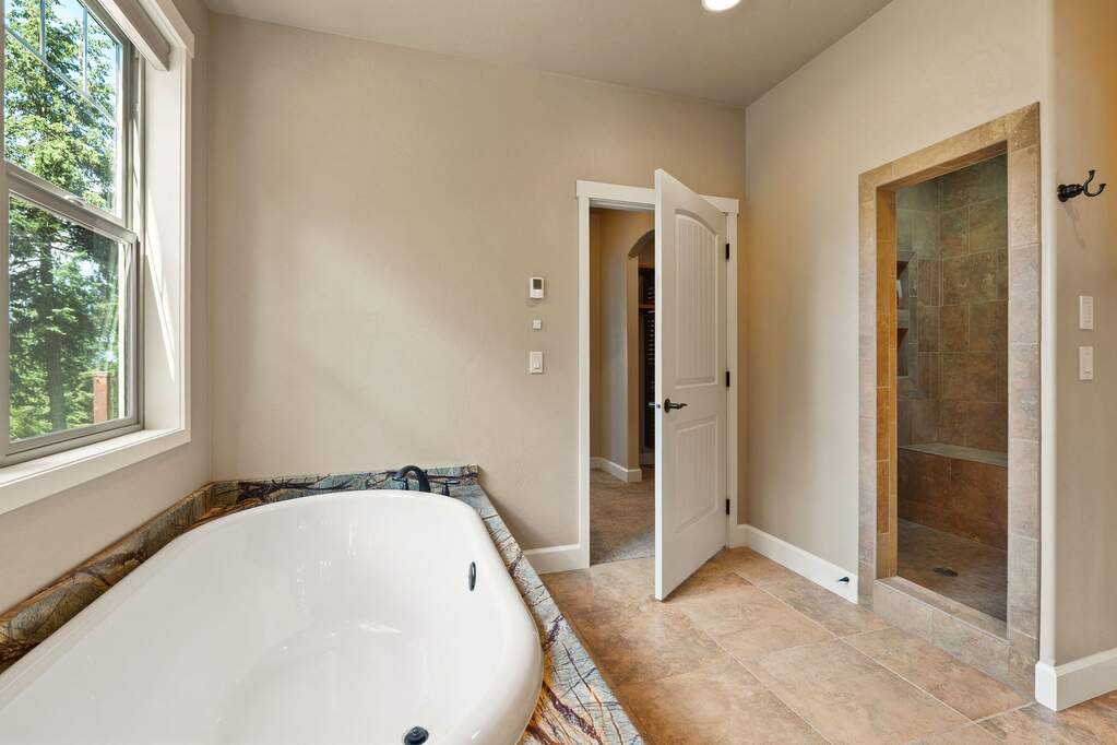 5 Bedroom Single Family Home/House's Image 25