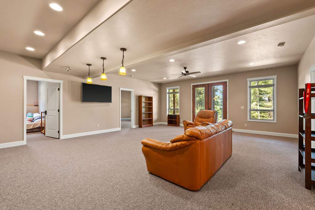 5 Bedroom Single Family Home/House's Image 28