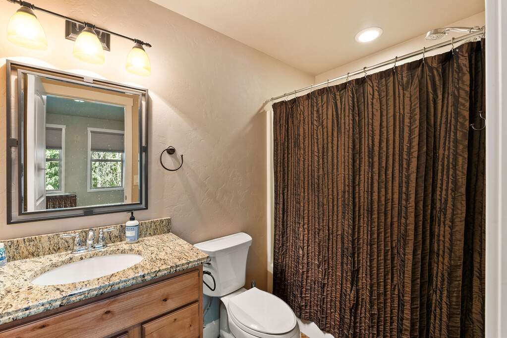 5 Bedroom Single Family Home/House's Image 33