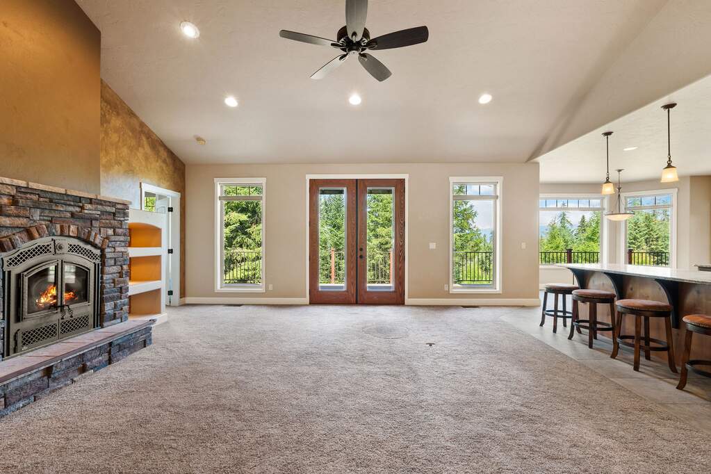 5 Bedroom Single Family Home/House's Image 4