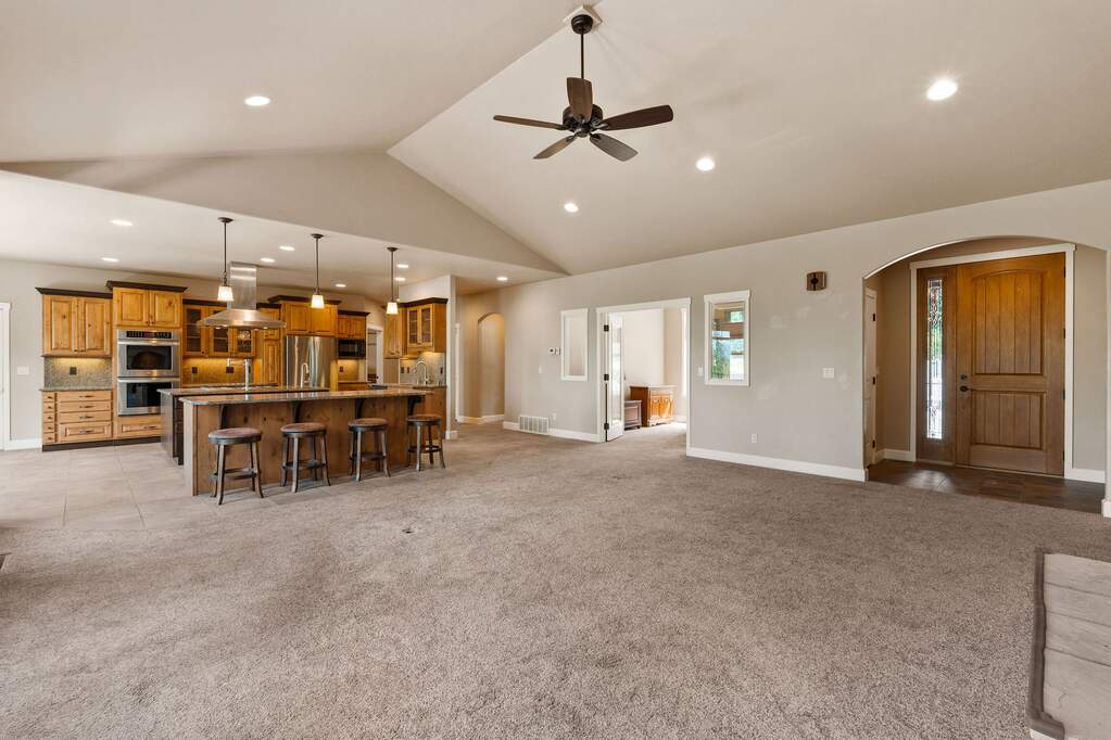 5 Bedroom Single Family Home/House's Image 5