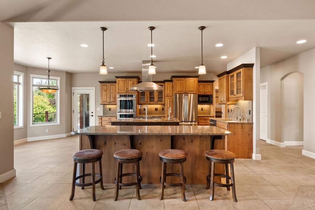 5 Bedroom Single Family Home/House's Image 6