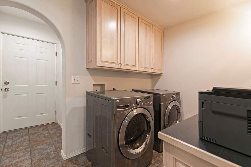 3 Bedroom Single Family Home/House's Image 32