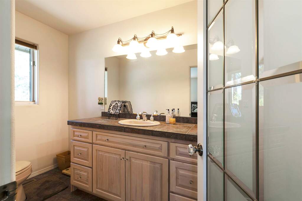 3 Bedroom Single Family Home/House's Image 38