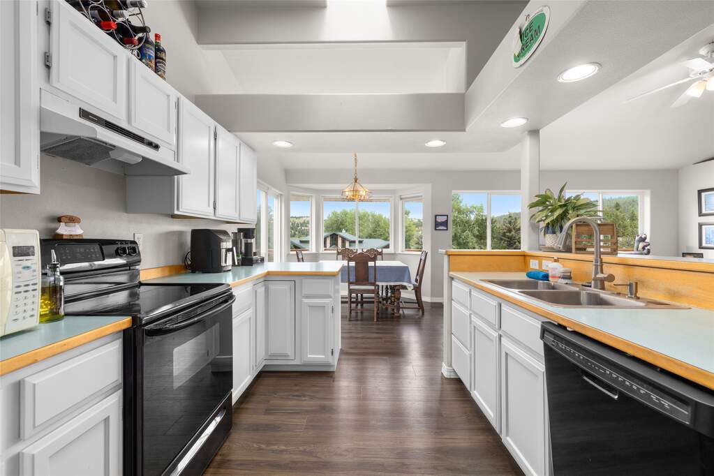 4 Bedroom Single Family Home/House's Image 11