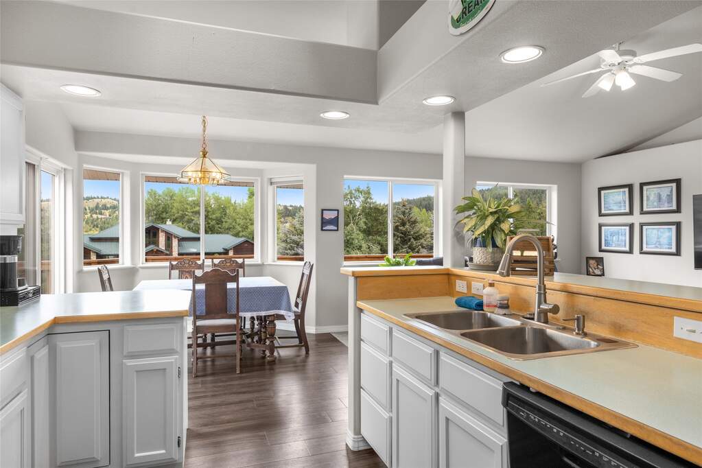 4 Bedroom Single Family Home/House's Image 14