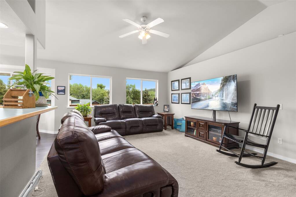 4 Bedroom Single Family Home/House's Image 3