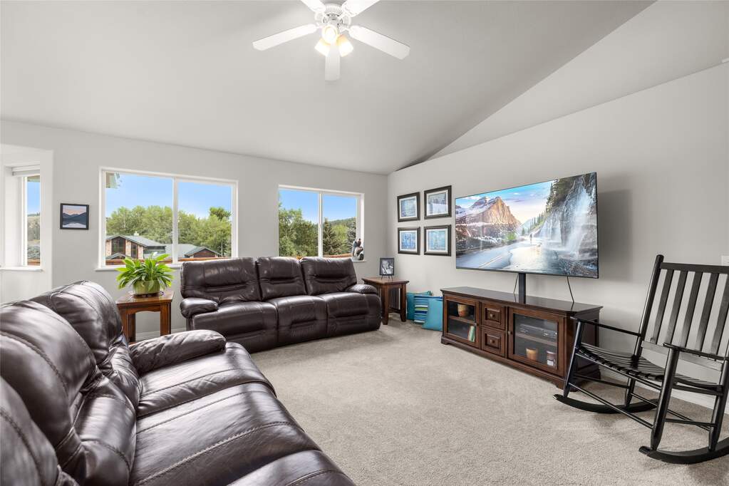 4 Bedroom Single Family Home/House's Image 4