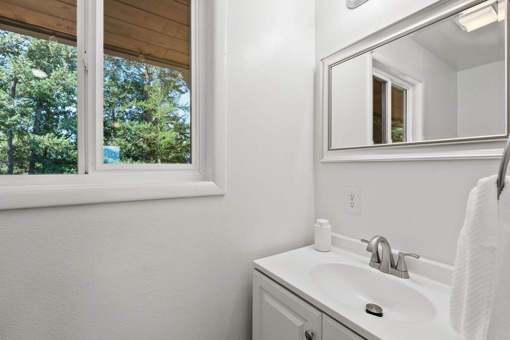4 Bedroom Single Family Home/House's Image 14
