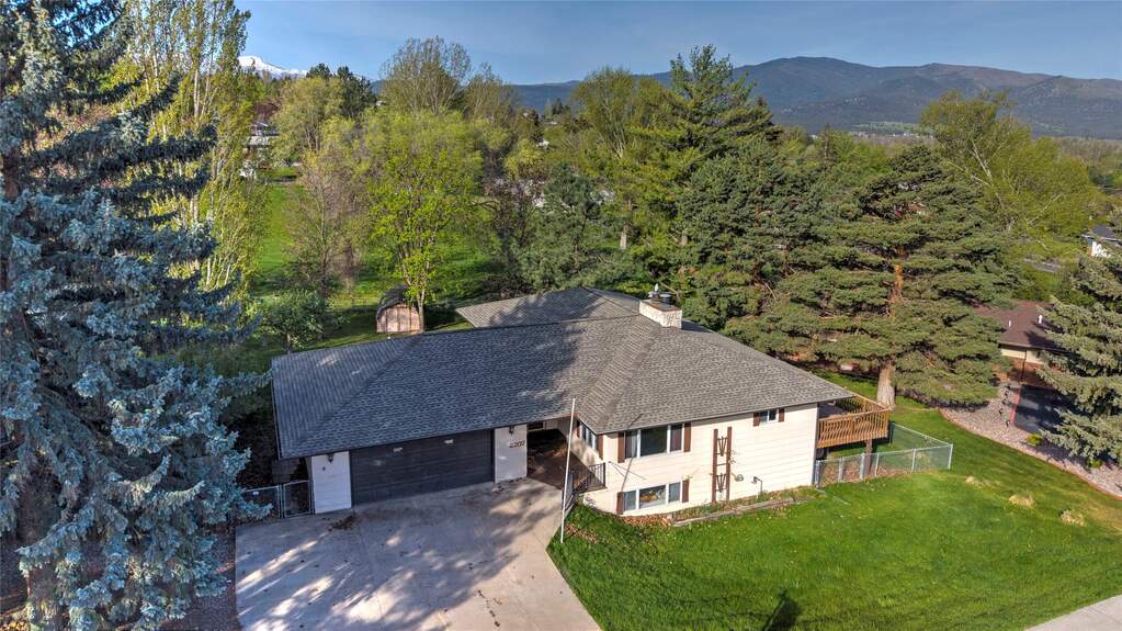 5 Bedroom Single Family Home/House's Image 31