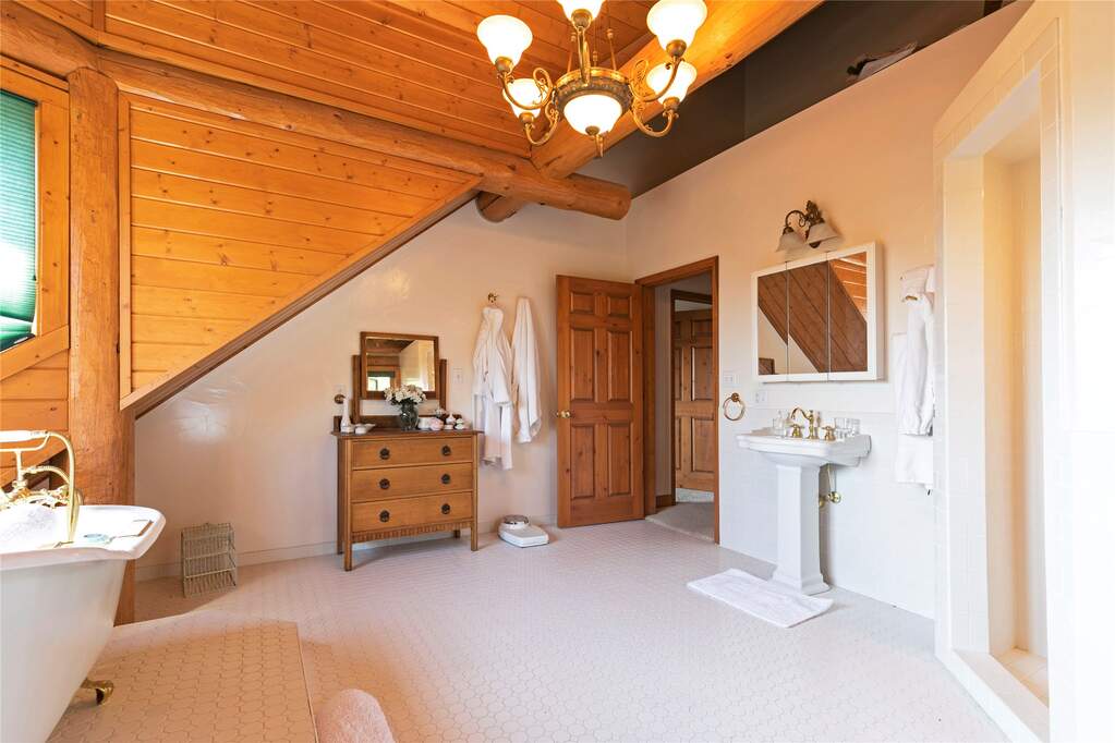 3 Bedroom Single Family Home/House's Image 35