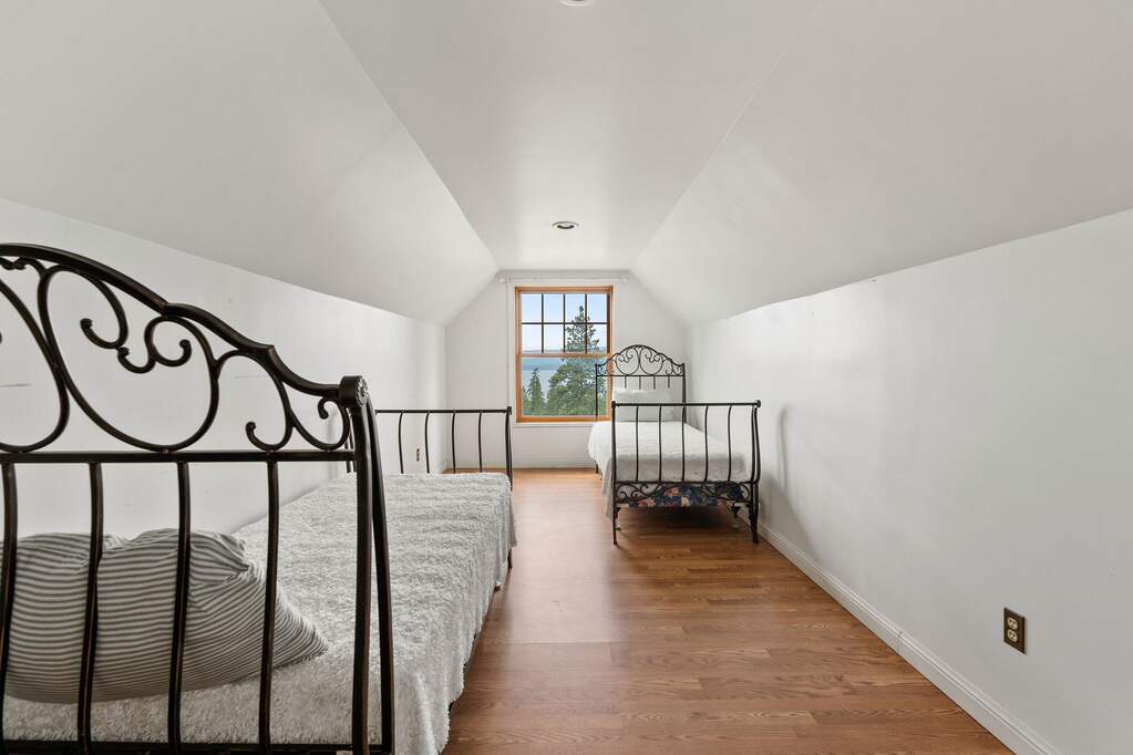 9 Bedroom Single Family Home/House's Image 37