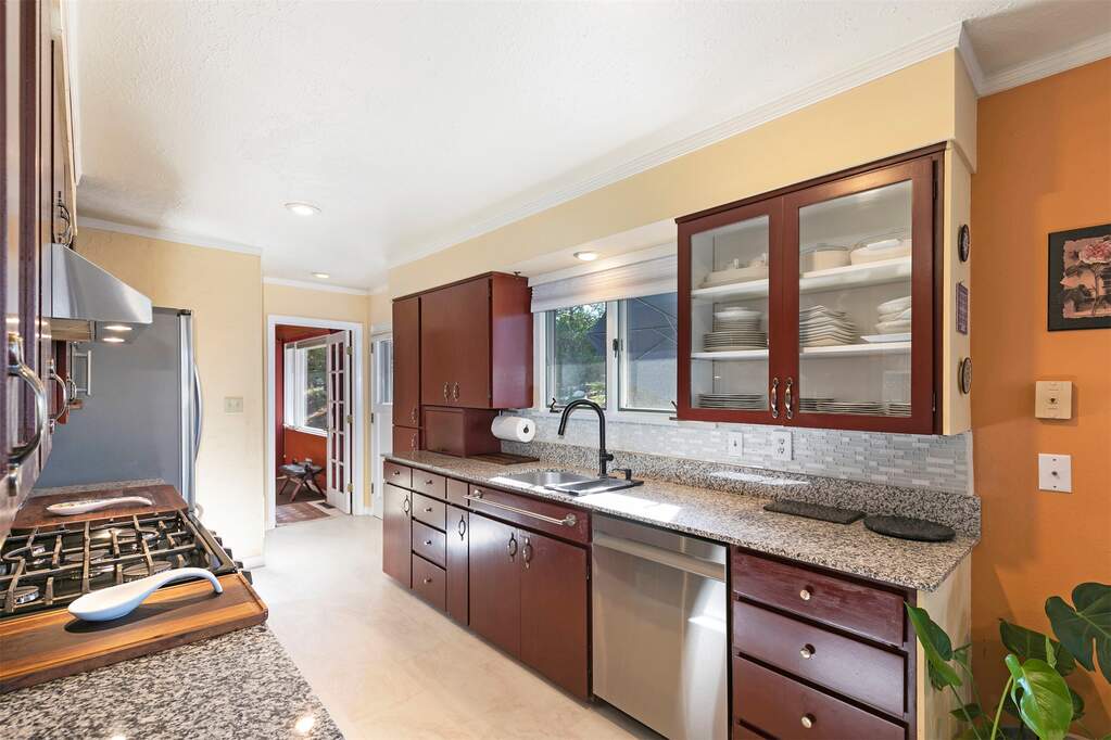 3 Bedroom Single Family Home/House's Image 8