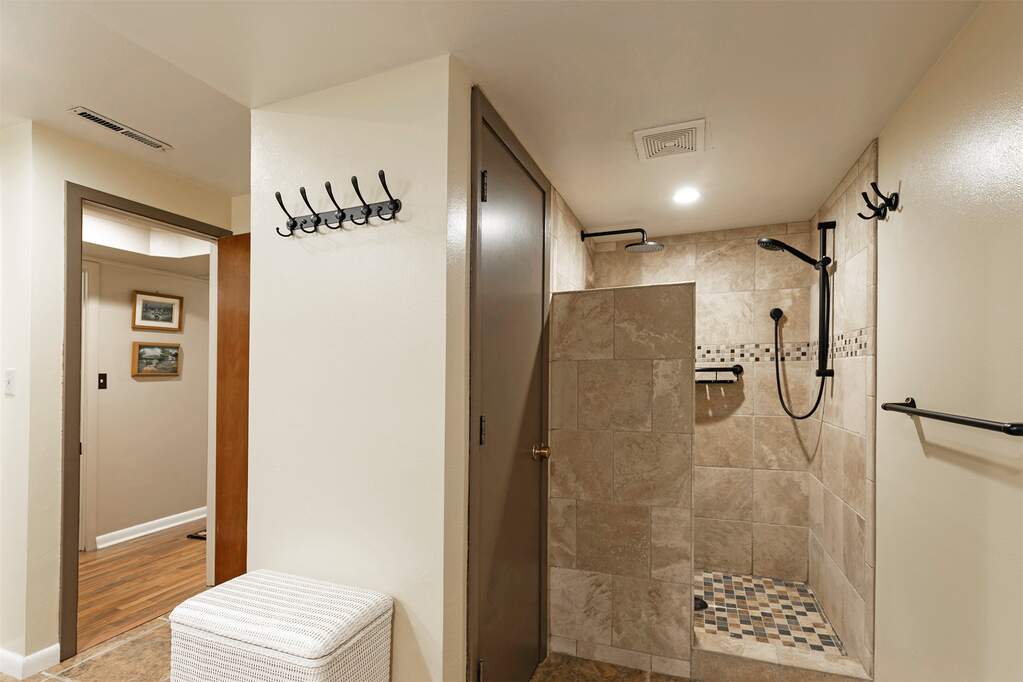 3 Bedroom Single Family Home/House's Image 28
