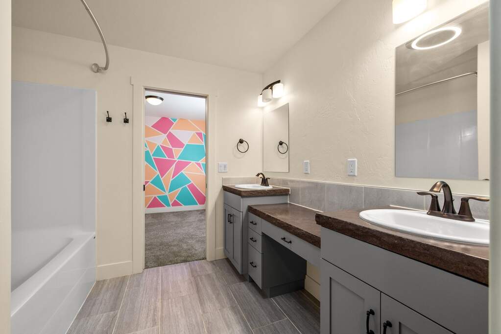 4 Bedroom Single Family Home/House's Image 38