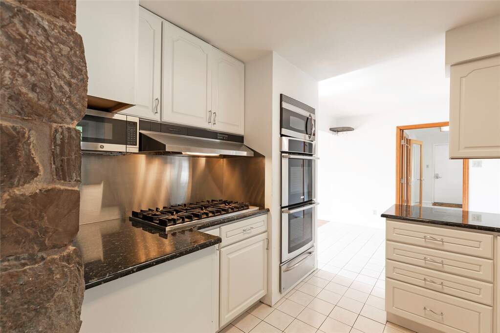 4 Bedroom Single Family Home/House's Image 17