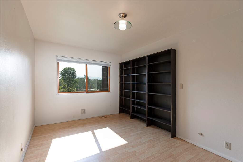 4 Bedroom Single Family Home/House's Image 18