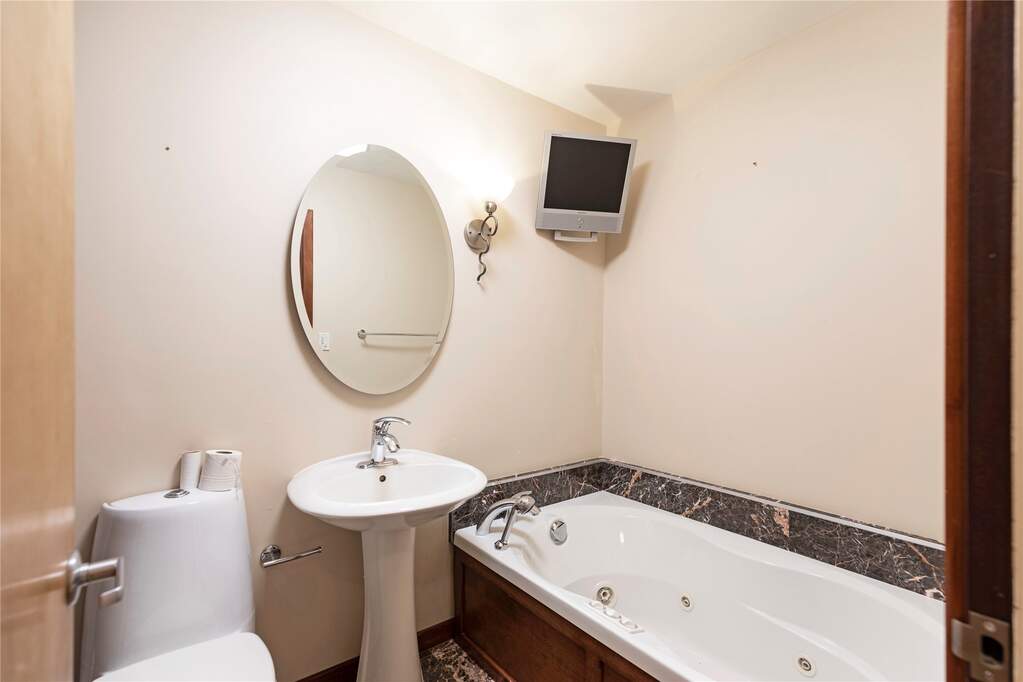 4 Bedroom Single Family Home/House's Image 27