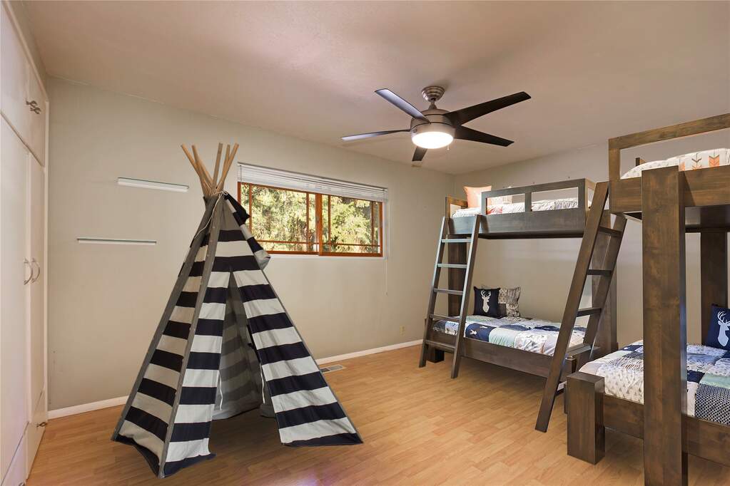 4 Bedroom Single Family Home/House's Image 29