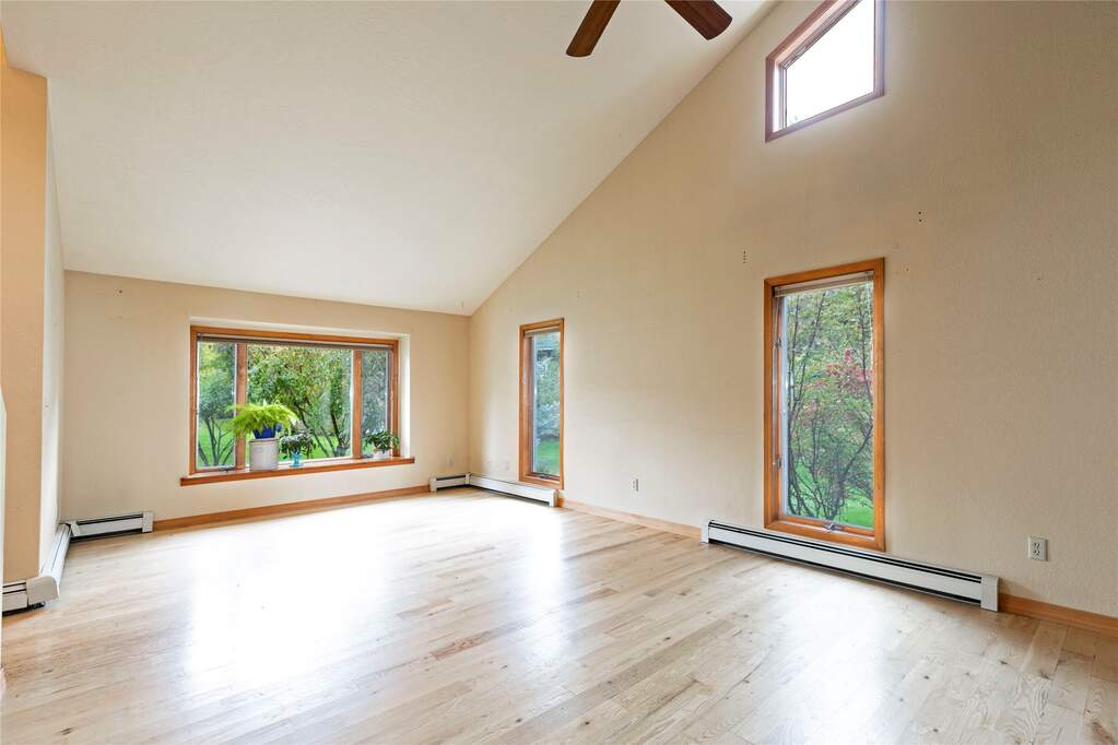 5 Bedroom Single Family Home/House's Image 14