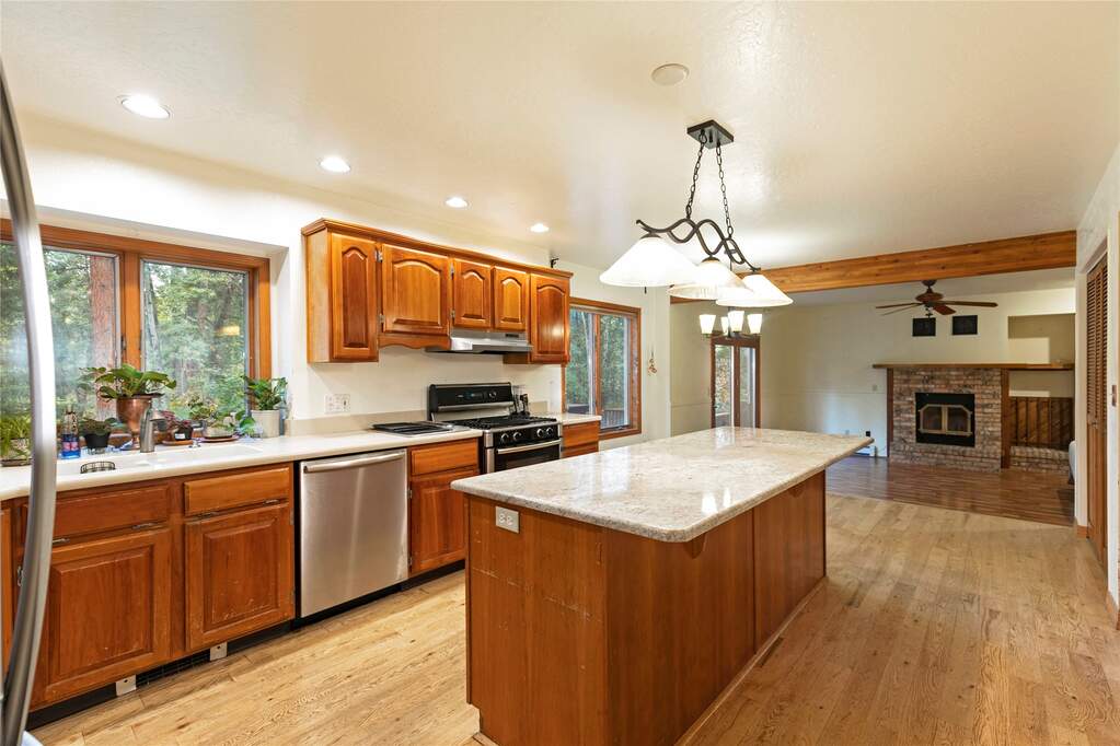 5 Bedroom Single Family Home/House's Image 22