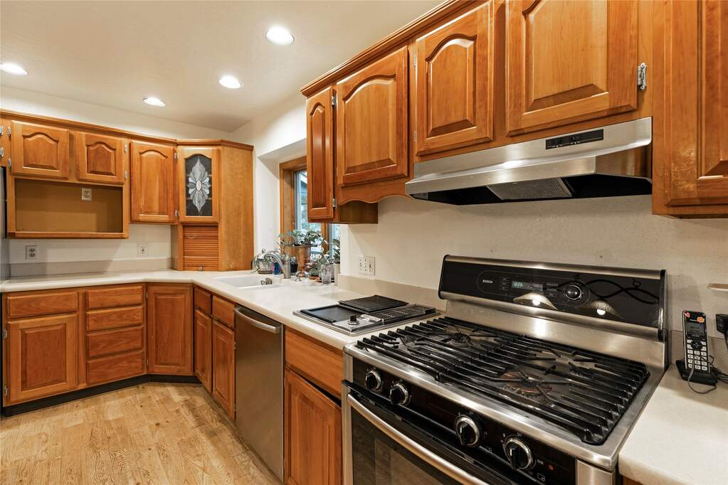 5 Bedroom Single Family Home/House's Image 25