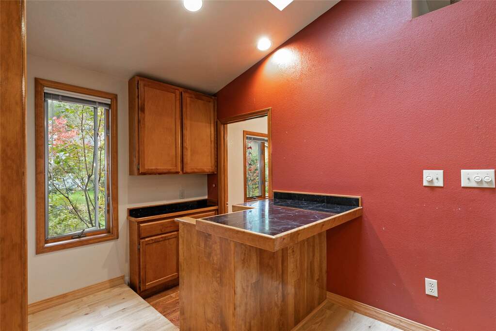 5 Bedroom Single Family Home/House's Image 31