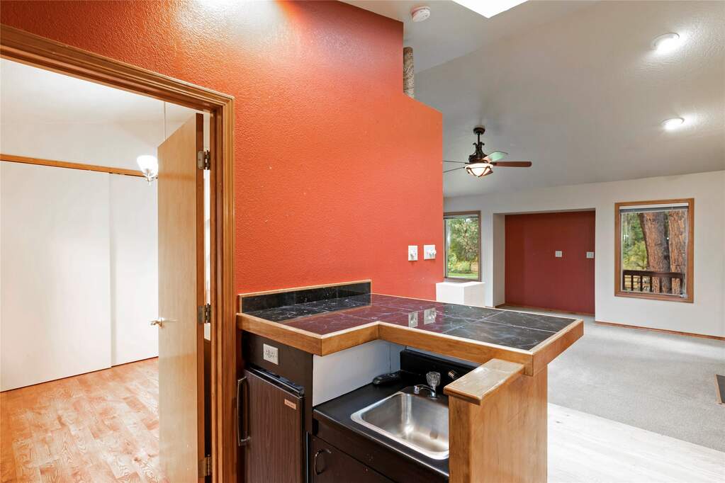 5 Bedroom Single Family Home/House's Image 32