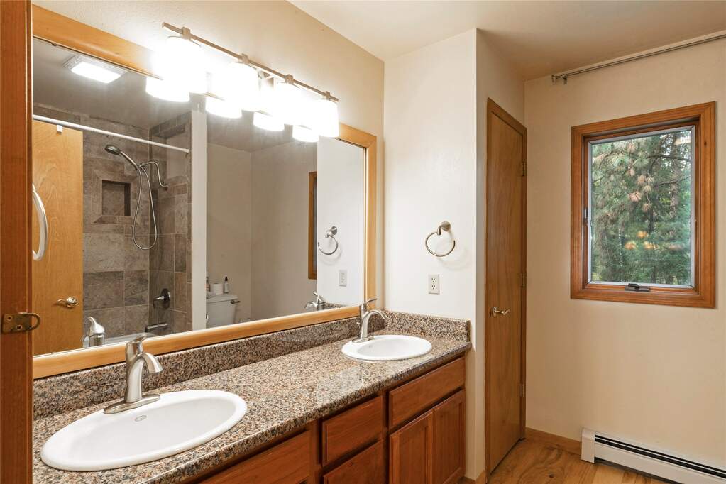 5 Bedroom Single Family Home/House's Image 43