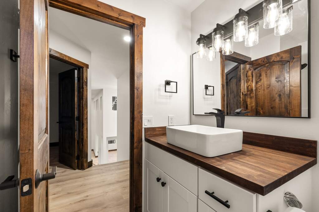 4 Bedroom Single Family Home/House's Image 44