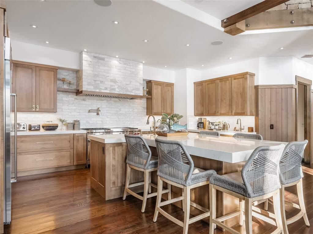 5 Bedroom Single Family Home/House's Image 19