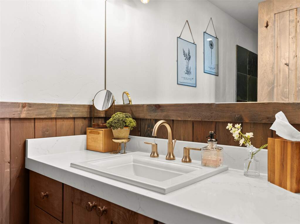 5 Bedroom Single Family Home/House's Image 73