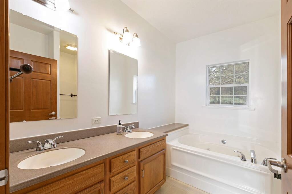 3 Bedroom Single Family Home/House's Image 8