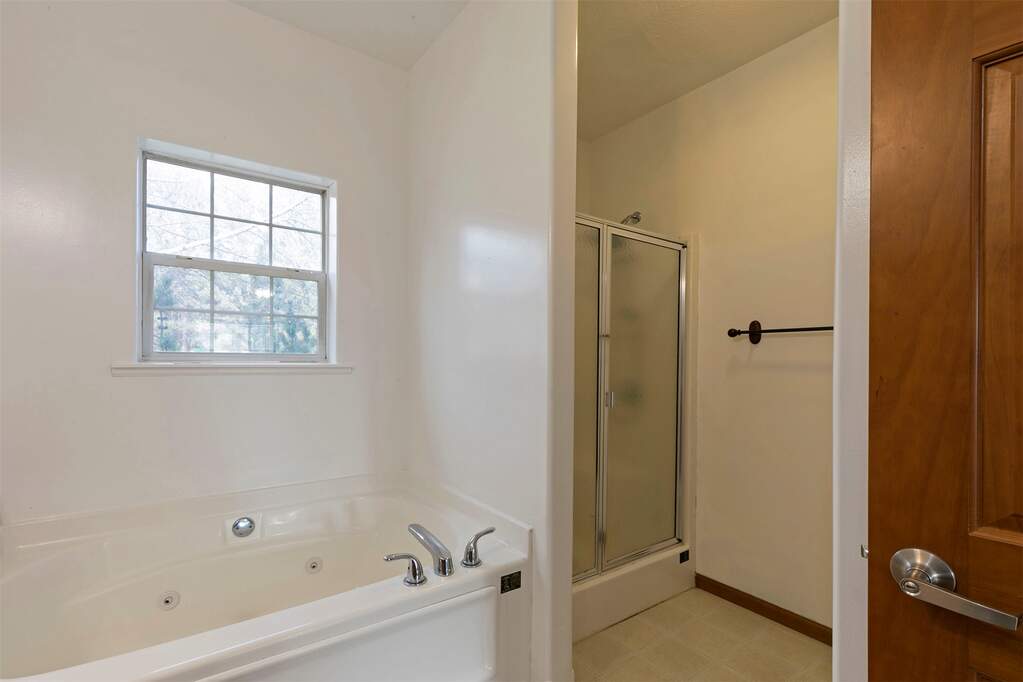 3 Bedroom Single Family Home/House's Image 9