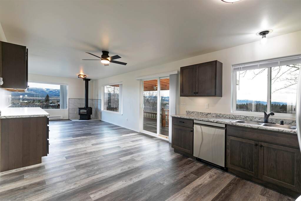 3 Bedroom Single Family Home/House's Image 12