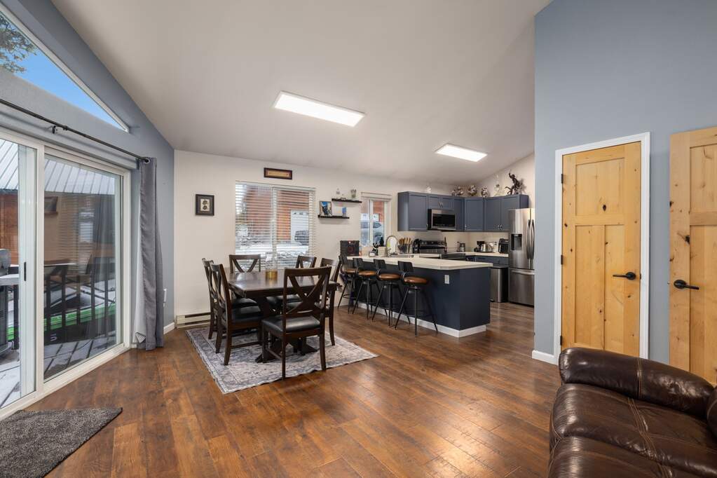 4 Bedroom Single Family Home/House's Image 9