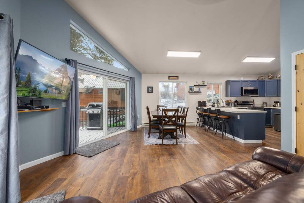 4 Bedroom Single Family Home/House's Image 4