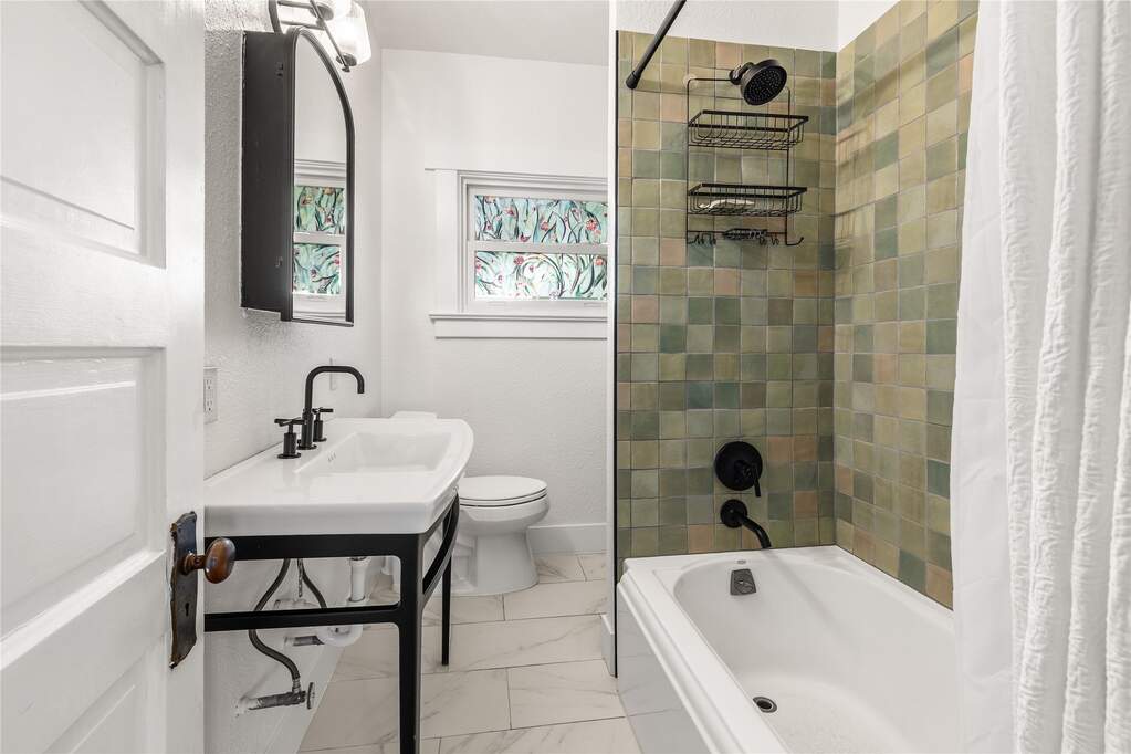 3 Bedroom Single Family Home/House's Image 9