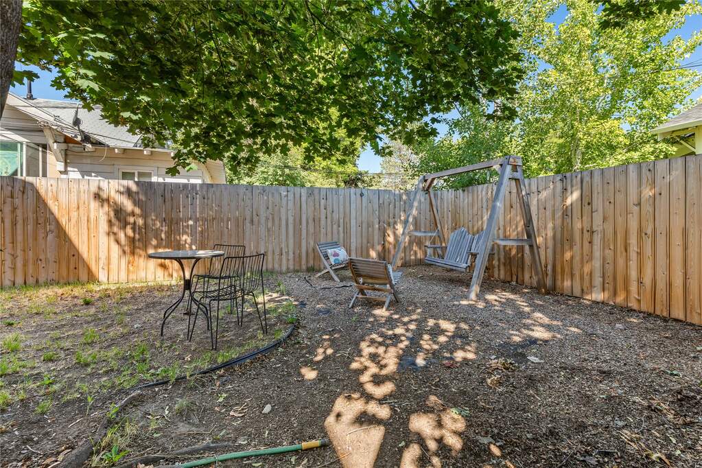 3 Bedroom Single Family Home/House's Image 32