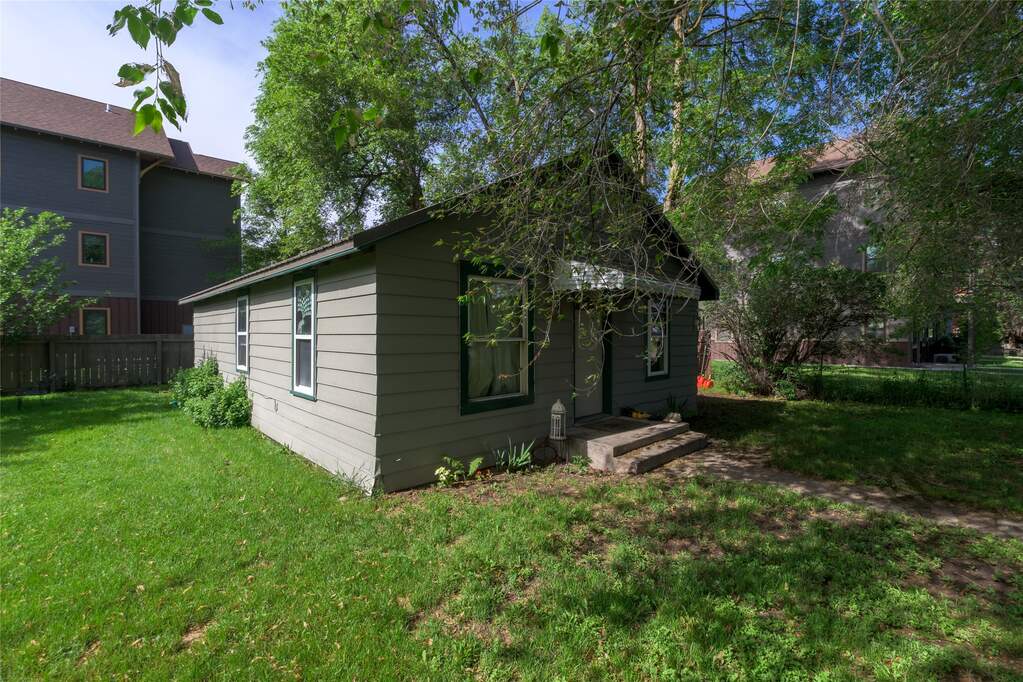 2 Bedroom Multi Unit's Image 22
