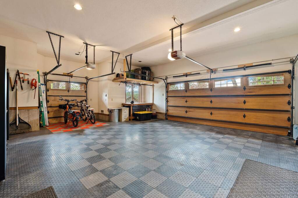 5 Bedroom Single Family Home/House's Image 49