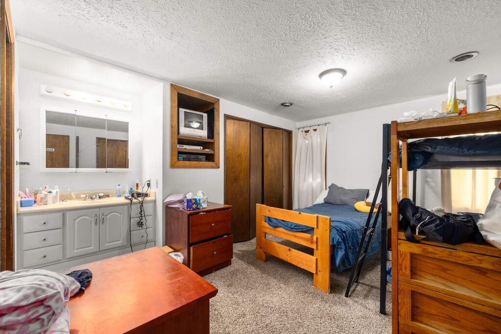 4 Bedroom Single Family Home/House's Image 7