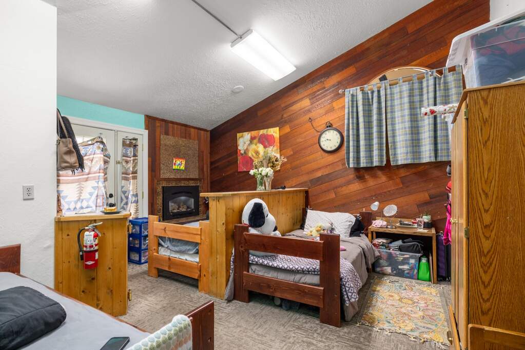 4 Bedroom Single Family Home/House's Image 12