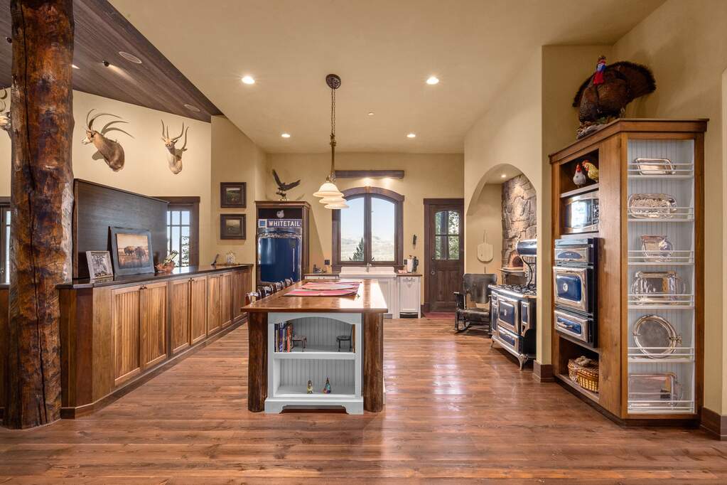 6 Bedroom Single Family Home/House's Image 18