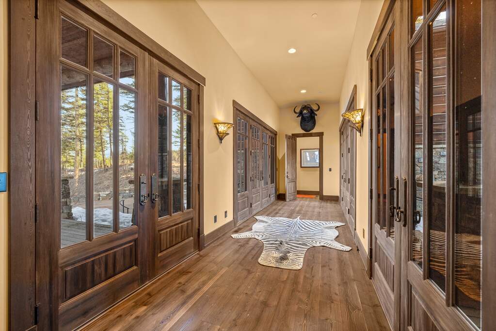 6 Bedroom Single Family Home/House's Image 25