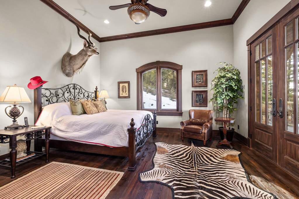 6 Bedroom Single Family Home/House's Image 26