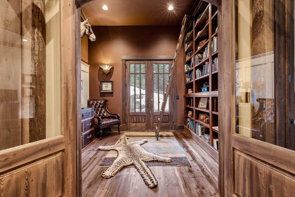 6 Bedroom Single Family Home/House's Image 32
