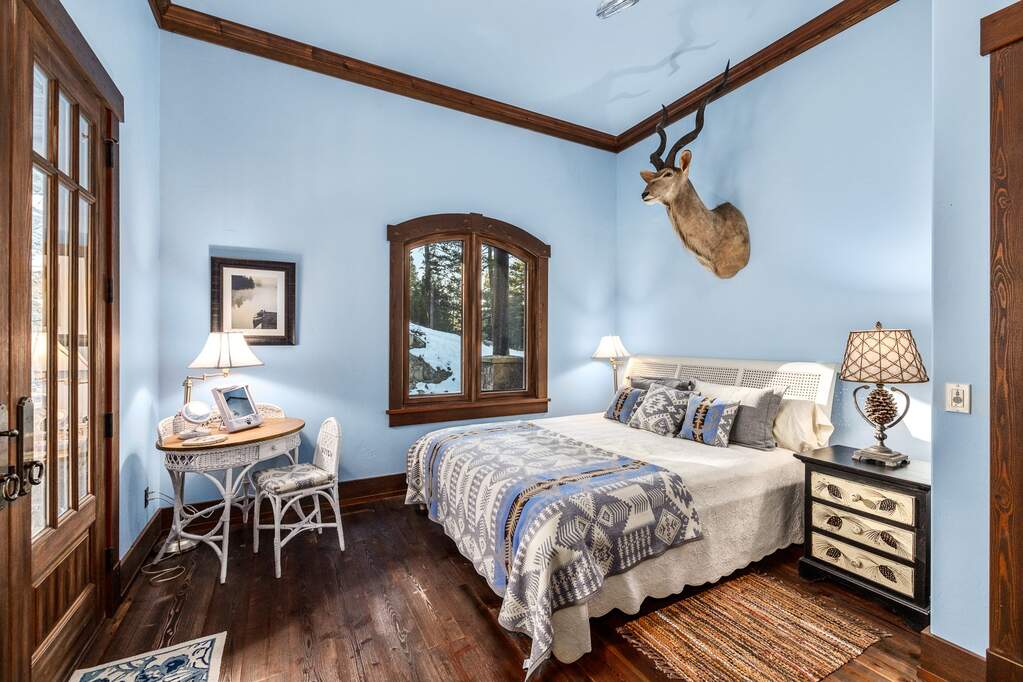 6 Bedroom Single Family Home/House's Image 35