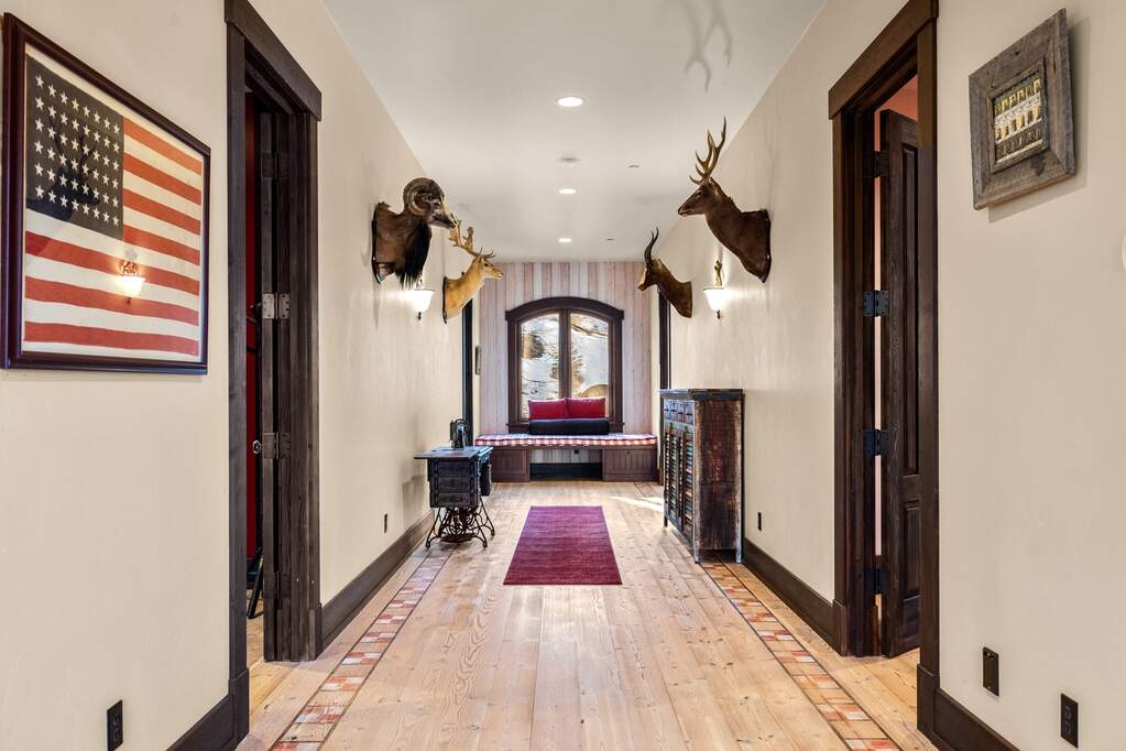6 Bedroom Single Family Home/House's Image 43