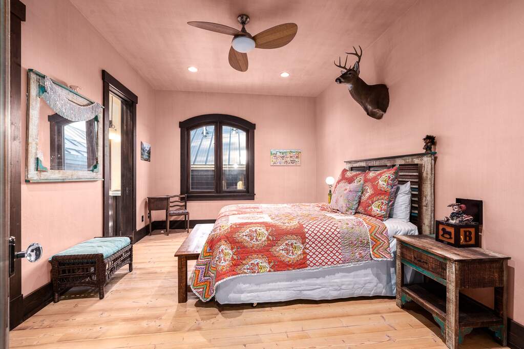 6 Bedroom Single Family Home/House's Image 45